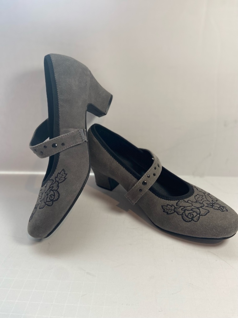 Hotter~Gray~Suede Leather~Floral Embroidered~Stud Strap~Mary Jane Heel~Size 7.5